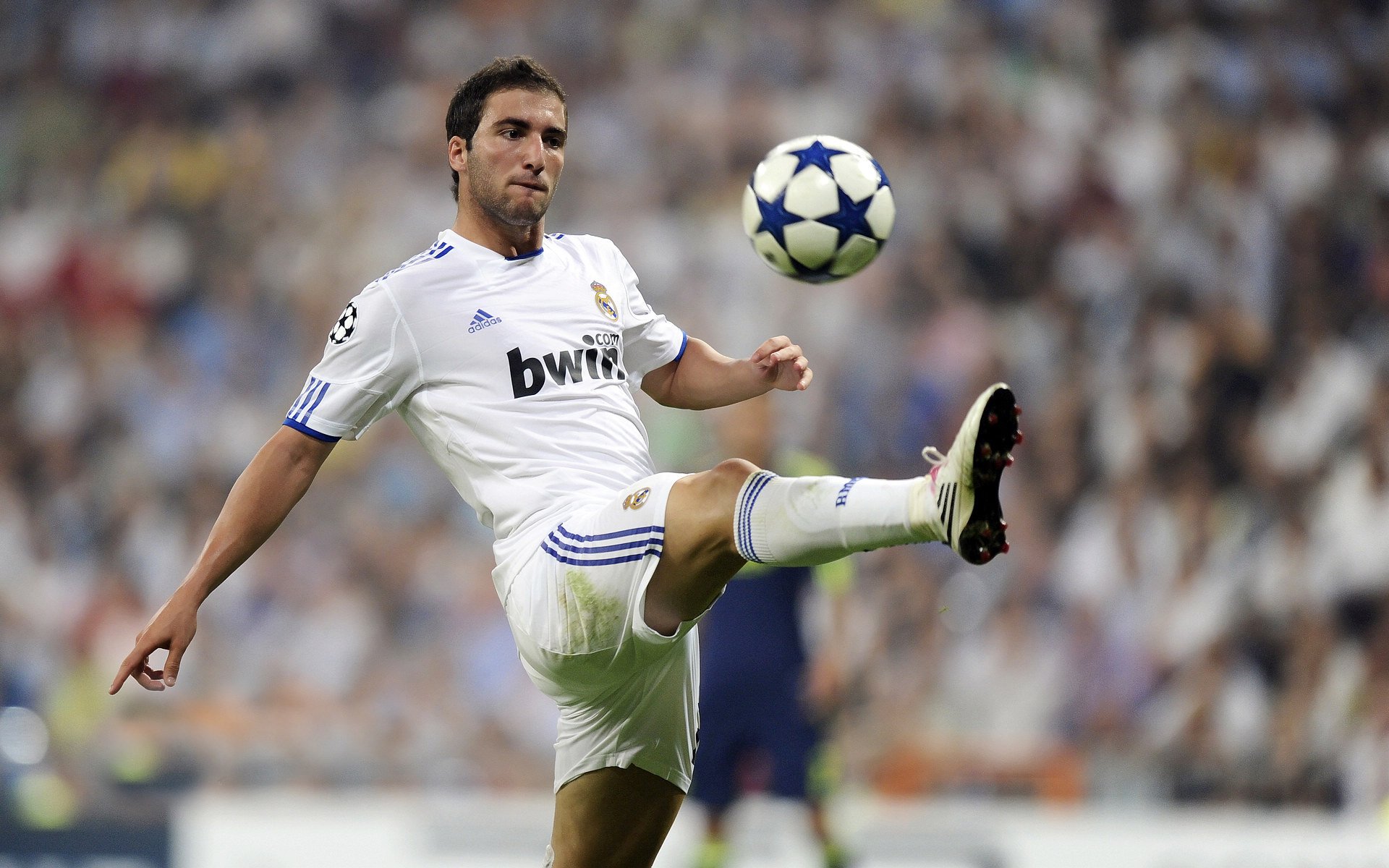 开云官网入口地址-世界杯金牌瞬间：经典进球成就永恒回忆，世界杯的金牌