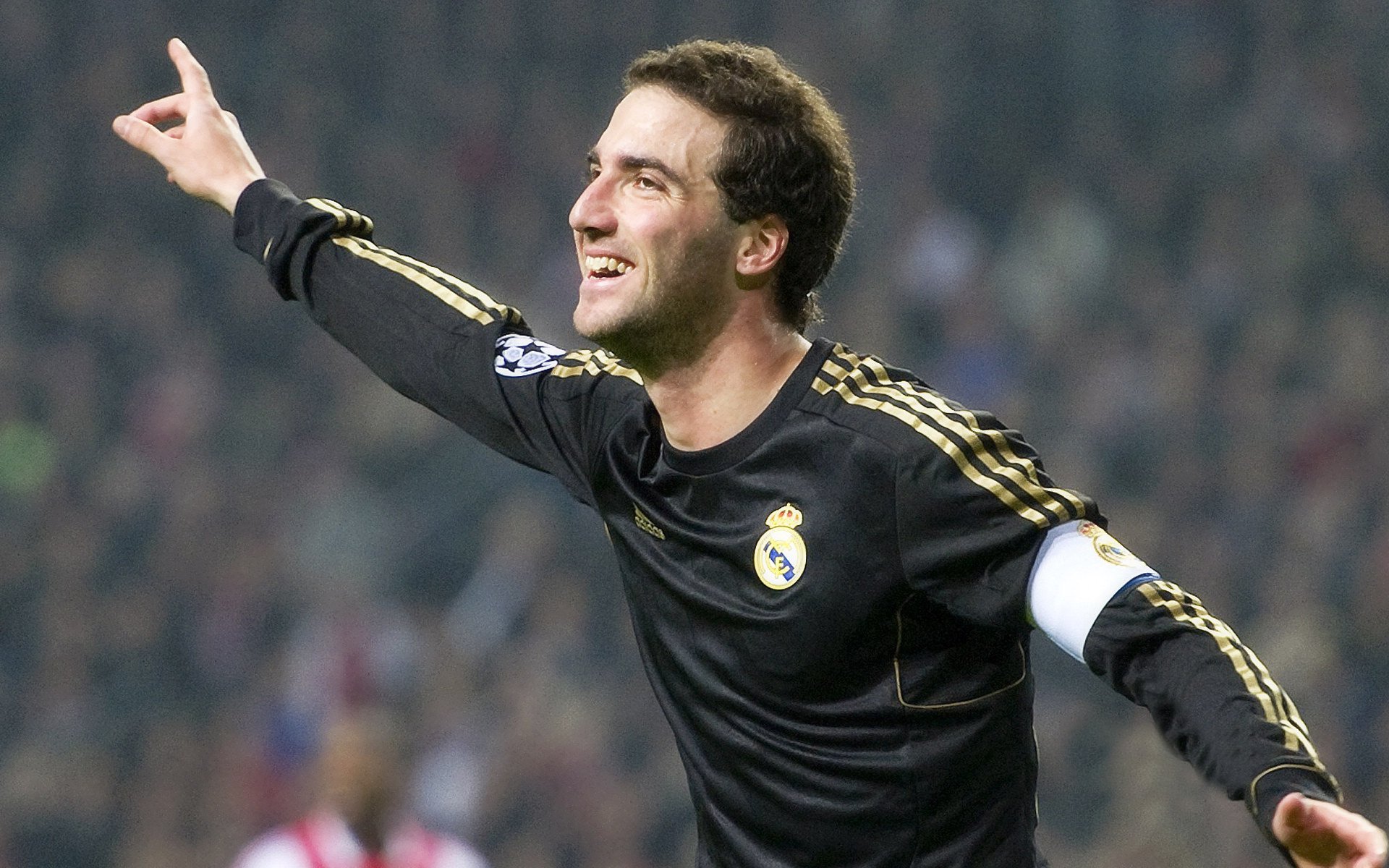 开云体育软件-新的橄榄球商业化模式，哪些队伍将受益最大？，橄榄球市场