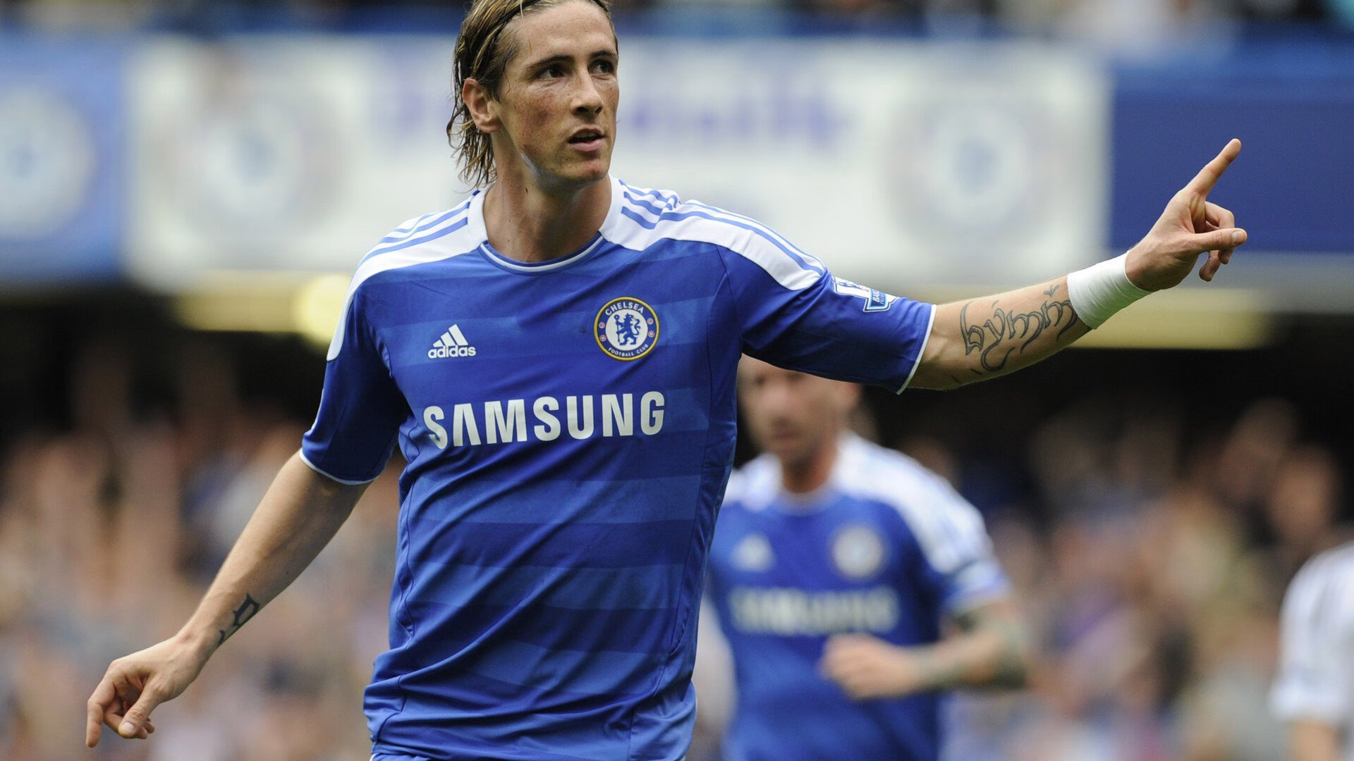 开云体育下载-英超激烈角逐，豪门奋勇追赶前列